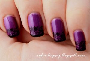 ongles violet et noir dégradé avec motifs floraux stylisés