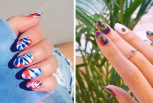 deux mains montrant des designs tie-dye colorés sur les ongles en bleu, rouge et blanc