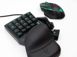 clavier gamer une main noir avec souris et repose-poignet vert