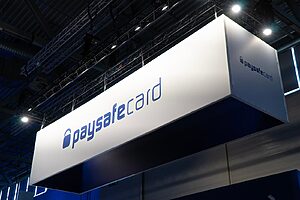 stand paysafecard illuminé dans un hall d'exposition avec logo bleu